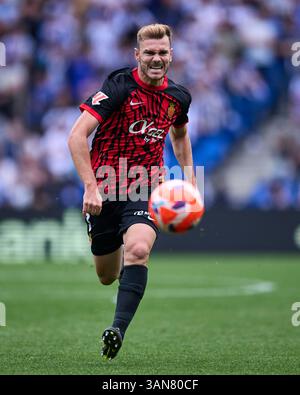 Antonio Latorre „Lato“ von RCD Mallorca mit dem Ball während des LaLiga EA Sports Matches zwischen Real Sociedad und RCD Mallorca in der reale Arena auf AP Stockfoto