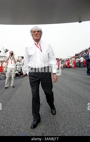 Bernie Ecclestone (GBR) F1 Supremo in der Startaufstellung...Formel-1-Weltmeisterschaft, Rd17, Grand Prix von China, Renntag, Shanghai International Circuit, Shanghai, China, Sonntag, 19. Oktober 2008. Stockfoto