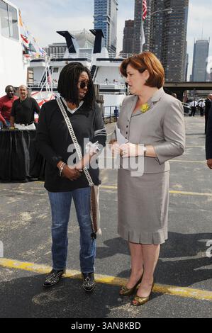 Am 17. September 2008 taufte die New Yorker Schauspielerin Whoopi Goldberg am 17. September 2008 in New York City das neueste Schiff der Circle Line „The Manhattan“ (Foto: © Sharkpixs/ZUMA Press). Stockfoto