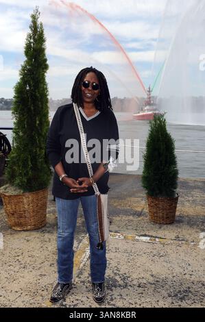 Am 17. September 2008 taufte die New Yorker Schauspielerin Whoopi Goldberg am 17. September 2008 in New York City das neueste Schiff der Circle Line „The Manhattan“ (Foto: © Sharkpixs/ZUMA Press). Stockfoto