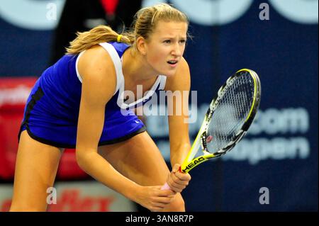 17. Oktober 2008: Victoria Azarenka (BLR) kämpft im Viertelfinalspiel bei den Zurich Open in Zürich gegen Anabel Medina Garrigues (ESP). Garrigues gewann das Spiel, nachdem Azarenka ihre Schulter im 3. Satz vertieft hatte. John C Middlebrook/CSM (Bild: © Cal Sport Media/ZUMA Press) Stockfoto