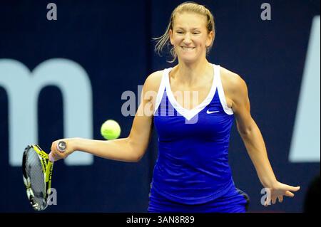 17. Oktober 2008: Victoria Azarenka (BLR) kämpft im Viertelfinalspiel bei den Zurich Open in Zürich gegen Anabel Medina Garrigues (ESP). Garrigues gewann das Spiel, nachdem Azarenka ihre Schulter im 3. Satz vertieft hatte. John C Middlebrook/CSM (Bild: © Cal Sport Media/ZUMA Press) Stockfoto