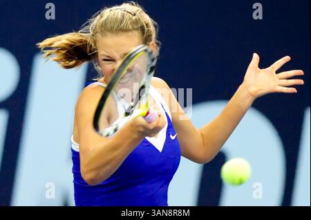 17. Oktober 2008: Victoria Azarenka (BLR) kämpft im Viertelfinalspiel bei den Zurich Open in Zürich gegen Anabel Medina Garrigues (ESP). Garrigues gewann das Spiel, nachdem Azarenka ihre Schulter im 3. Satz vertieft hatte. John C Middlebrook/CSM (Bild: © Cal Sport Media/ZUMA Press) Stockfoto