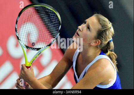 17. Oktober 2008: Victoria Azarenka (BLR) kämpft im Viertelfinalspiel bei den Zurich Open in Zürich gegen Anabel Medina Garrigues (ESP). Garrigues gewann das Spiel, nachdem Azarenka ihre Schulter im 3. Satz vertieft hatte. John C Middlebrook/CSM (Bild: © Cal Sport Media/ZUMA Press) Stockfoto