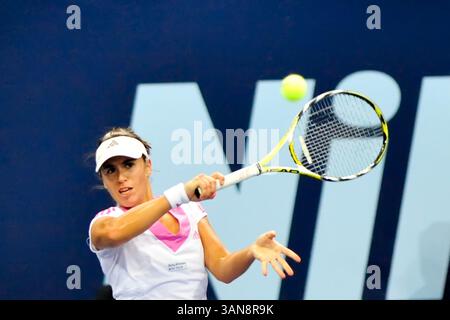 17. Oktober 2008: Anabel Medina Garrigues (ESP) kämpft im Viertelfinalspiel bei den Zurich Open in Zürich gegen Victoria Azarenka (BLR). Garrigues gewann das Spiel, nachdem Azarenka ihre Schulter im 3. Satz vertieft hatte. John C Middlebrook/CSM (Bild: © Cal Sport Media/ZUMA Press) Stockfoto