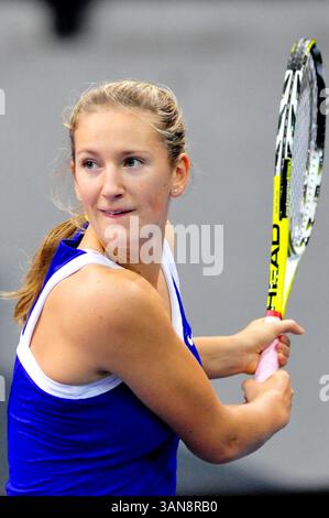 17. Oktober 2008: Victoria Azarenka (BLR) kämpft im Viertelfinalspiel bei den Zurich Open in Zürich gegen Anabel Medina Garrigues (ESP). Garrigues gewann das Spiel, nachdem Azarenka ihre Schulter im 3. Satz vertieft hatte. John C Middlebrook/CSM (Bild: © Cal Sport Media/ZUMA Press) Stockfoto
