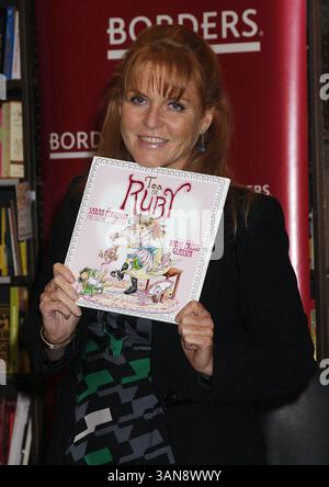 September 30 2008, New York City die Dutchess of York, Sarah Ferguson, unterzeichnete am 30 2008. September in New York City Kopien ihres neuen Kinderbuches „Tea for Ruby“ (Foto: © Sharkpixs/ZUMA Press) Stockfoto
