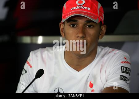 Lewis Hamilton (GBR) McLaren in der FIA Pressekonferenz...Formel-1-Weltmeisterschaft, Rd17, Grand Prix von China, Vorbereitungen, Shanghai International Circuit, Shanghai, China, Donnerstag, 16. Oktober 2008. Stockfoto