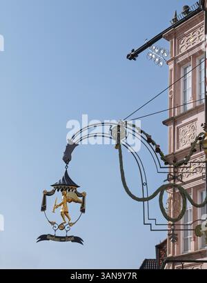 Nasenschild im historischen gasthaus zum Engel, Bad Bergzabern, Südpfalz, Pfalz, Rheinland-Pfalz, Deutschland, Europa Stockfoto