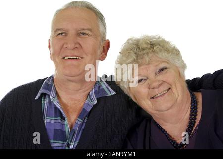 Glückliche Seniorinnen heiraten ein Paar, das das Leben genießt Stockfoto