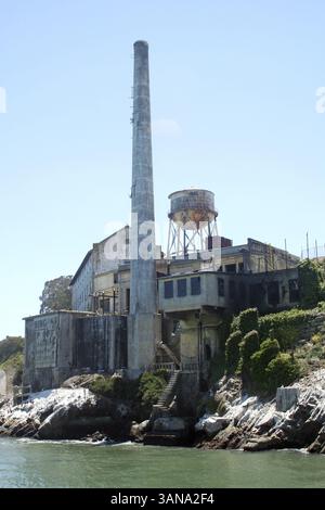 Die Ruinen des Rauchstapels und des Kraftwerks auf Alcatraz Island Stockfoto