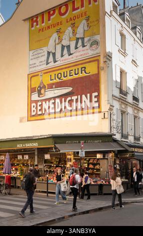 Frankreich, Paris, 9. Arr, Rue Hippolyte Lebas, alte Werbetafeln an der Ladenwand Stockfoto