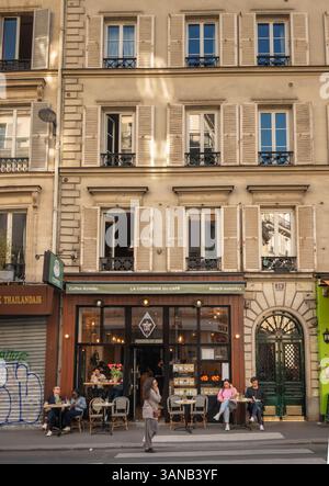 Frankreich, Paris, 9th Arr, St Georges, Rue Notre Dame de Lorette, Café-Bar Le Compagnie du Cafe Stockfoto