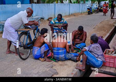 Sri Lanka, Nordprovinz, Jaffna, katholisches Fischerviertel, Schachspieler-Spiel Stockfoto