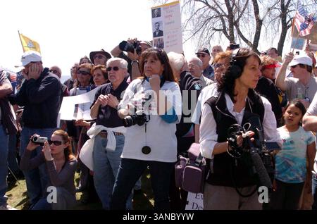 April 2010 - New Haven, C.. T, USA – New Haven Tea Party. Long Wharf Drive, New Haven CT.04-15-2010.Amerikaner vereinigen sich, um ihre Meinungen und Frustrationen über den Zustand unseres Landes und die Föderalisierung unserer Wirtschaft durch die US-Regierung zu äußern. 2010..K64614JKRON.(Bild: © Globe Photos/ZUMApress.com) Stockfoto