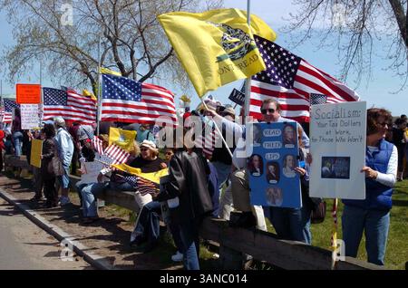 April 2010 - New Haven, C.. T, USA – New Haven Tea Party. Long Wharf Drive, New Haven CT.04-15-2010.Amerikaner vereinigen sich, um ihre Meinungen und Frustrationen über den Zustand unseres Landes und die Föderalisierung unserer Wirtschaft durch die US-Regierung zu äußern. 2010..K64614JKRON.(Bild: © Globe Photos/ZUMApress.com) Stockfoto