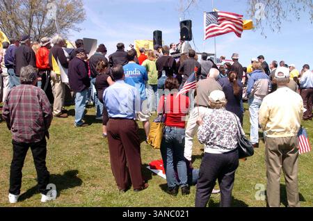 April 2010 - New Haven, C.. T, USA – New Haven Tea Party. Long Wharf Drive, New Haven CT.04-15-2010.Amerikaner vereinigen sich, um ihre Meinungen und Frustrationen über den Zustand unseres Landes und die Föderalisierung unserer Wirtschaft durch die US-Regierung zu äußern. 2010..K64614JKRON.(Bild: © Globe Photos/ZUMApress.com) Stockfoto