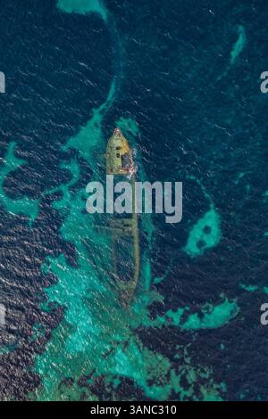 Luftaufnahme des Schiffswracks Michelle in der Nähe von Veli Rat, Insel Dugi otok, Kroatien. Stockfoto