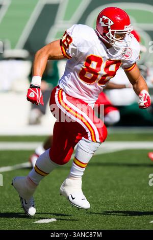 26. Oktober 2008: Tony Gonzalez #88 der Kansas City Chiefs warnt sich vor dem Spiel zwischen den Kansas City Chiefs und den New York Jets im Giants Stadium in East Rutherford, New Jersey. Christopher Szagola/CSM. (Kreditbild: © Cal Sport Media/ZUMA Press) Stockfoto