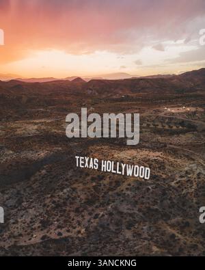 Luftaufnahme eines Western Movie Set, in der Wüste Tabernas bei Sonnenuntergang, Andalusien, Spanien. Stockfoto
