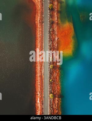 Luftaufnahme der Straße durch Minas de Rio Tinto in Spanien. Stockfoto