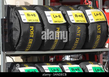 März 2010 – Sakhir, Bahrain – Ferrari-Reifen. Formel-1-Weltmeisterschaft, Rd 1, Grand Prix Von Bahrain, Rennen, Bahrain International Circuit. (Vermerk: © Sutton Motorsports/ZUMApress.com) Stockfoto