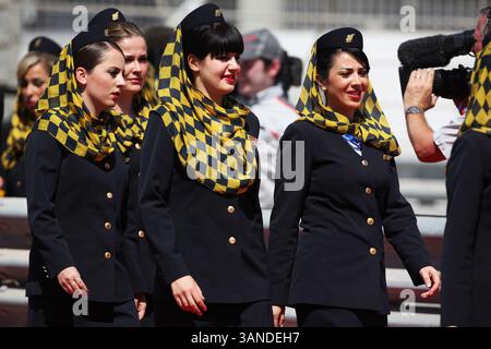14. März 2010 - Sakhir, Bahrain - Gulf Air Grid Girls... Formel-1-Weltmeisterschaft, Rd 1, Bahrain Grand Prix, Renntag, Bahrain International Circuit. (Vermerk: © Sutton Motorsports/ZUMApress.com) Stockfoto