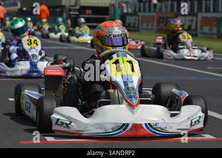 Der britische Rennfahrer Luke Browning, der 2025 an der FIA Formel 2 Championship teilnimmt, ist außerdem Mitglied der Williams Driver Academy, die hier in seiner frühen Karting-Karriere im Jahr 2014 zu sehen ist. Stockfoto