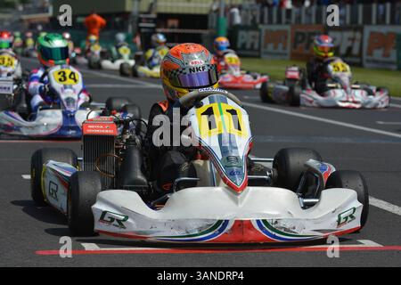 Der britische Rennfahrer Luke Browning, der 2025 an der FIA Formel 2 Championship teilnimmt, ist außerdem Mitglied der Williams Driver Academy, die hier in seiner frühen Karting-Karriere im Jahr 2014 zu sehen ist. Stockfoto