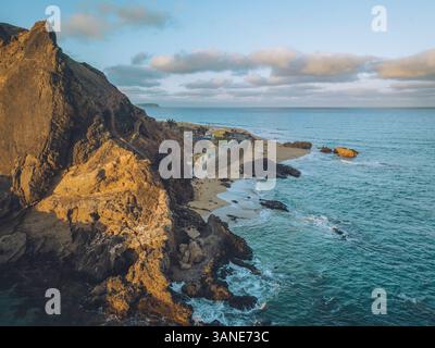 Aus der Vogelperspektive von Ponta da Calheta, Porto Santo Island, Portugal. Stockfoto