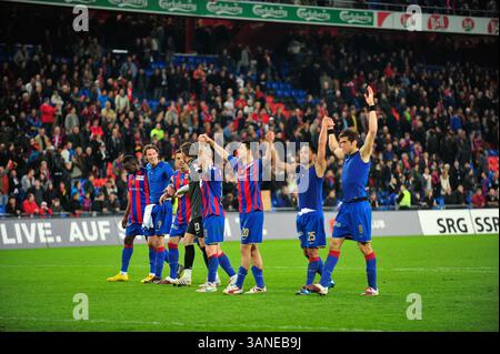 24. März 2010: Der FC Basel begrüßt die Fans nach dem Spiel der Axpo League im St. Jacob Park in Basel. Das Spiel endete mit 4:1. (Bild: © John Middlebrook/Cal Sport Media/ZUMApress.com) Stockfoto