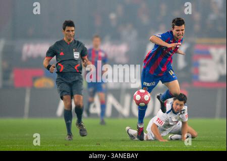 24. März 2010: Valentin Stocker kämpft im St. Jacob Park in Basel um den Ball. Das Spiel endete mit 4:1. (Bild: © John Middlebrook/Cal Sport Media/ZUMApress.com) Stockfoto