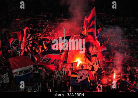 24. März 2010: Fans des FC Basel erhellen das Stadion beim Spiel der Axpo League im St. Jacob Park in Basel. Das Spiel endete mit 4:1. (Bild: © John Middlebrook/Cal Sport Media/ZUMApress.com) Stockfoto