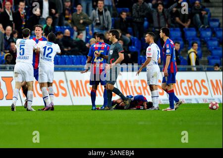 24. März 2010: Marco Streller, der FC Basel, wird im St. Jacob Park in Basel, Schweiz, in einen hitzigen Kampf geraten. Das Spiel endete mit 4:1. (Bild: © John Middlebrook/Cal Sport Media/ZUMApress.com) Stockfoto