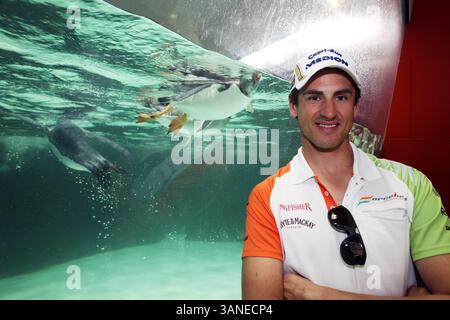 25. März 2010 - Melbourne, Australien - Deutscher Fahrer ADRIAN SUTIL von Force India F1 im Melbourne Aquarium...Formel-1-Weltmeisterschaft, Rd 2, Grand Prix von Australien, Vorbereitungen. (Vermerk: © Sutton Motorsports/ZUMA Press) Stockfoto