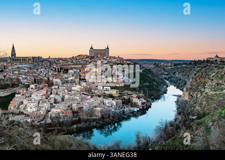 Luftaufnahme von Toledo am Fluss Tejo im Winter, Spanien. Stockfoto