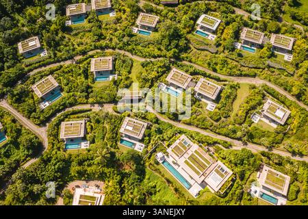 Aus der Vogelperspektive eines kleinen Luxusresorts am Strand Playa Grande in der Nähe der Stadt Rio San Juan, Bundesstaat María Trinidad Sánchez, Dominikanische Republik. Stockfoto