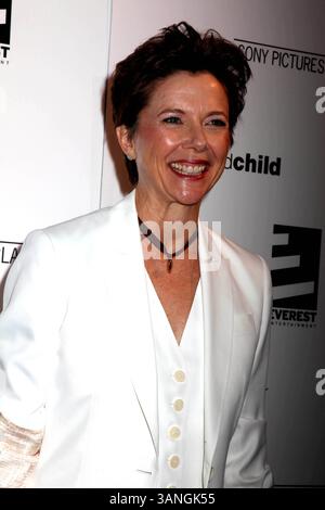 26. April 2010 - New York, New York, USA - die New Yorker Premiere von Mutter und Kind. The Paris Theater, NYC 04-26-2010.Fotos von , Photos Inc 2010.ANNETTE BENING. K64671SMO(Bild: © Sonia Moskowitz/Globe Photos/ZUMApress.com) Stockfoto