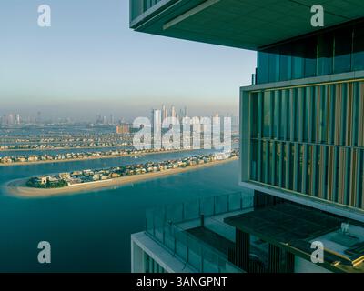 Dubai, VAE - 6. April 2023: Luftaufnahme des Atlantis The Royal Hotel, Palm Jumeira, Dubai, Vereinigte Arabische Emirate. Stockfoto