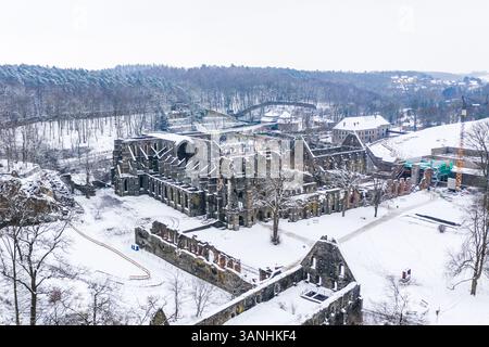 Aus der Vogelperspektive auf die Ruinen der Kapelle Saint Bernard in Villers-la-Ville, Wallonien Brabant, Brussel. Stockfoto