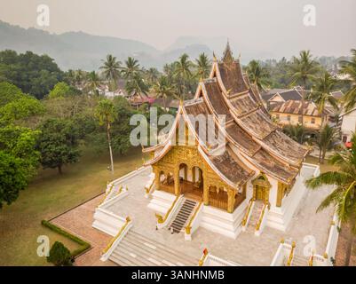 Aus der Vogelperspektive des Haw Pha Bang Tempels im Bezirk Luang Prabang, Laos. Stockfoto