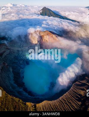 Luftaufnahme über dem Kawah Ijen Vulkan in Indonesien. Stockfoto