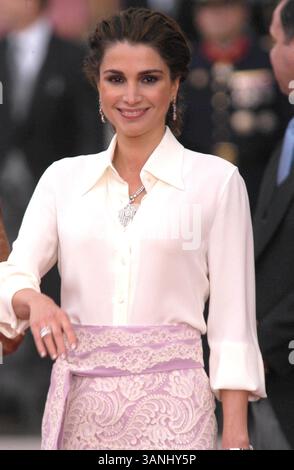 22. MAI 2004 - MADRID, SPANIEN - K37481.Â ©ALFAQUI/LINKUK.COM/000803 22/2004.KÖNIGIN RANIA VON JORDANIEN.-KÖNIGLICHE HOCHZEIT PRINZ FELIP VON SPANIEN & LETIZIA ORTIZ.-CATHERDRAL DE LA ALMUDENA, MADRID, SPANIEN. (Kreditbild: © Globe Photos/ZUMAPRESS.com) Stockfoto