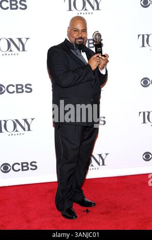 James Monroe Iglehart (Gewinner des Tony Award for the Best Performance by an Actor in a Featured role in a Musical for Aladdin) im Pressesaal während der 68. Jährlichen Tony Awards in New York City am 8. Juni 2014 Stockfoto