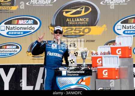 Brooklyn, MI – 18. Juni 2011: Carl Edwards (60) gewinnt den Alliance Truck Parts 250 auf dem Michigan International Speedway in Brooklyn, MI. (Kreditbild: © ASP/Cal Sport Media/ZUMAPRESS.com) Stockfoto
