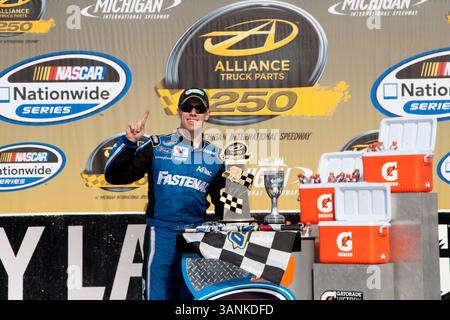 Brooklyn, MI – 18. Juni 2011: Carl Edwards (60) gewinnt den Alliance Truck Parts 250 auf dem Michigan International Speedway in Brooklyn, MI. (Kreditbild: © ASP/Cal Sport Media/ZUMAPRESS.com) Stockfoto