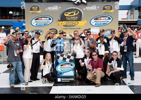 Brooklyn, MI – 18. Juni 2011: Carl Edwards (60) gewinnt den Alliance Truck Parts 250 auf dem Michigan International Speedway in Brooklyn, MI. (Kreditbild: © ASP/Cal Sport Media/ZUMAPRESS.com) Stockfoto