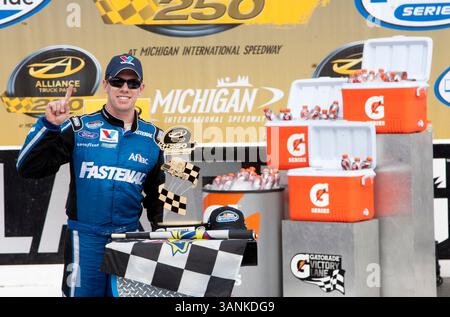 Brooklyn, MI – 18. Juni 2011: Carl Edwards (60) gewinnt den Alliance Truck Parts 250 auf dem Michigan International Speedway in Brooklyn, MI. (Kreditbild: © ASP/Cal Sport Media/ZUMAPRESS.com) Stockfoto