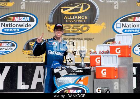 Brooklyn, MI – 18. Juni 2011: Carl Edwards (60) gewinnt den Alliance Truck Parts 250 auf dem Michigan International Speedway in Brooklyn, MI. (Kreditbild: © ASP/Cal Sport Media/ZUMAPRESS.com) Stockfoto