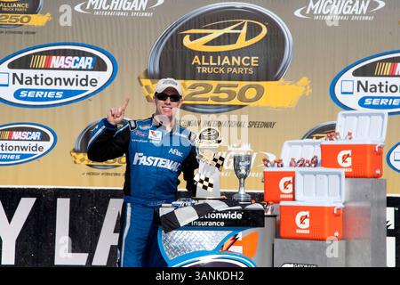 Brooklyn, MI – 18. Juni 2011: Carl Edwards (60) gewinnt den Alliance Truck Parts 250 auf dem Michigan International Speedway in Brooklyn, MI. (Kreditbild: © ASP/Cal Sport Media/ZUMAPRESS.com) Stockfoto